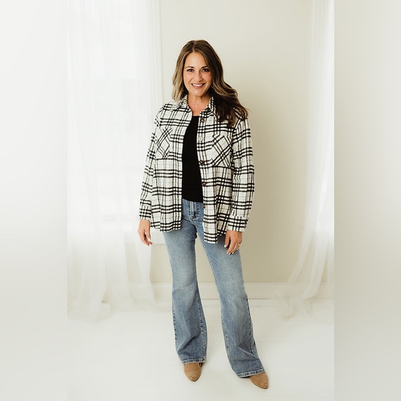 Potter’s Pot Plaid Oversized Shacket - Picture 3 of 10